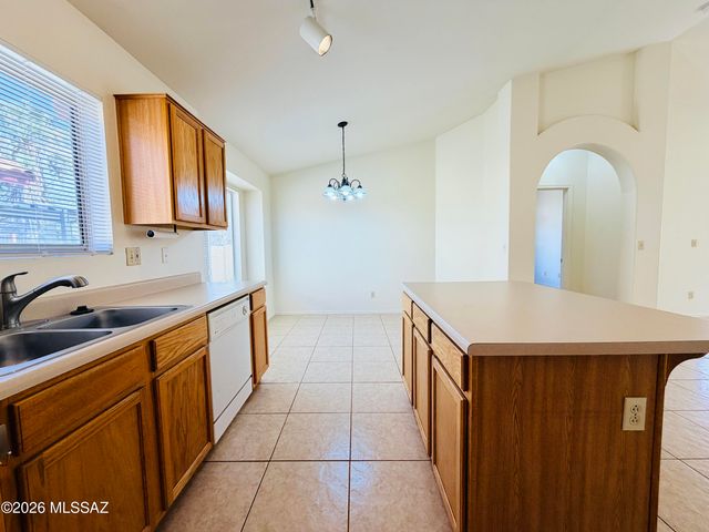 8980 E Marci Lynne Way, Tucson, AZ 85747
