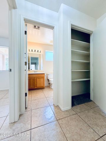 8980 E Marci Lynne Way, Tucson, AZ 85747
