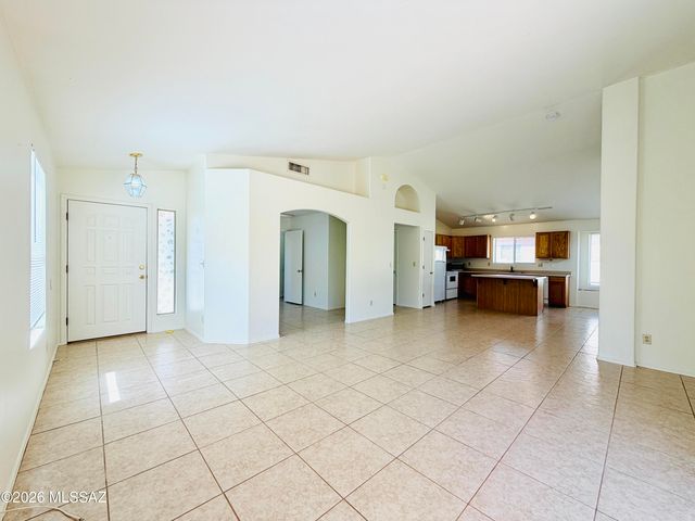 8980 E Marci Lynne Way, Tucson, AZ 85747