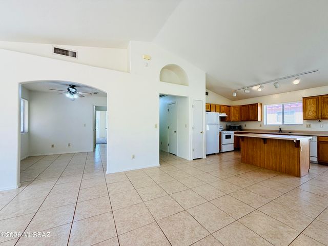 8980 E Marci Lynne Way, Tucson, AZ 85747