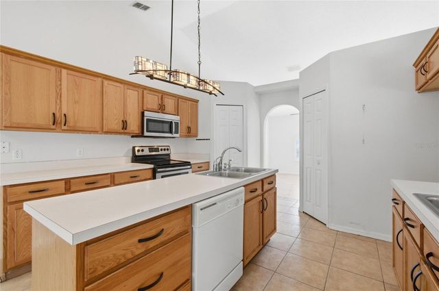 4 ROLLS ROYCE COURT S, Palm Coast, FL 32164