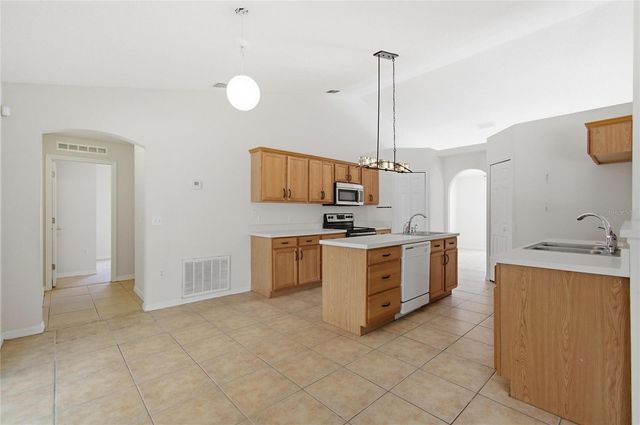 4 ROLLS ROYCE COURT S, Palm Coast, FL 32164