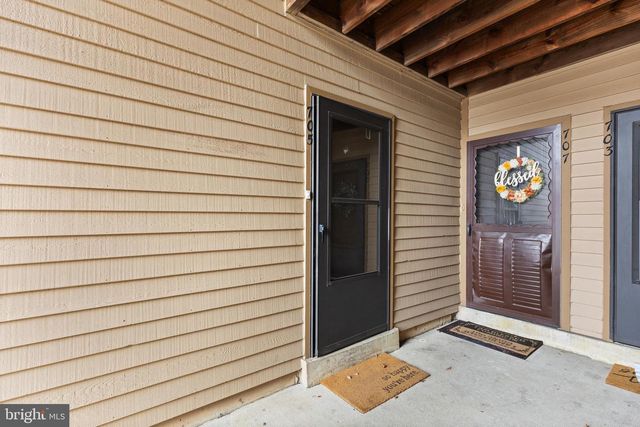 705 WOODHOLLOW DR, Marlton, NJ 08053