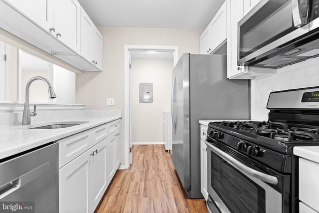 705 WOODHOLLOW DR, Marlton, NJ 08053