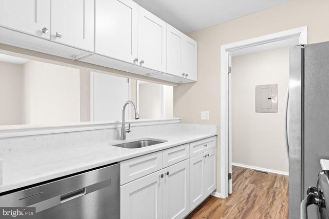 705 WOODHOLLOW DR, Marlton, NJ 08053