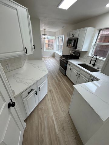 1131 Holly Drive, Carrollton, TX 75010