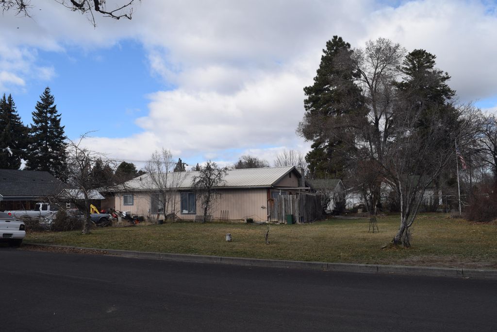 553 SW 12th Street, Redmond, OR 97756