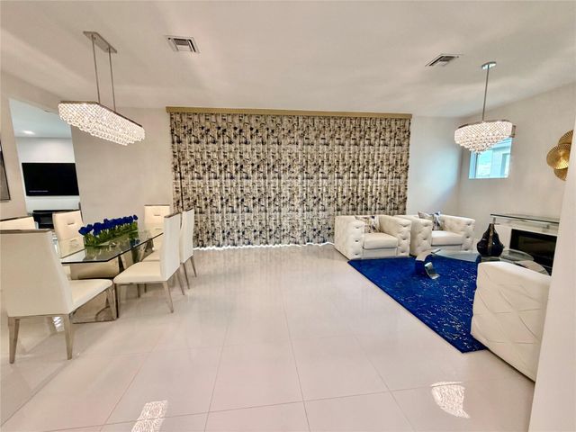 15131 Courtland Ct, Loxahatchee, FL 33470