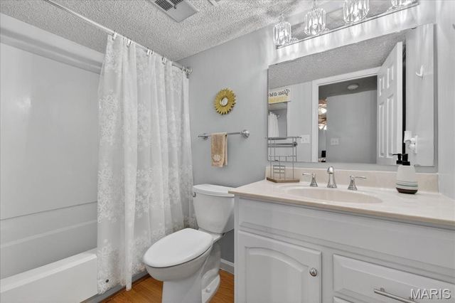 1518 Swallow Drive, St Louis, MO 63144