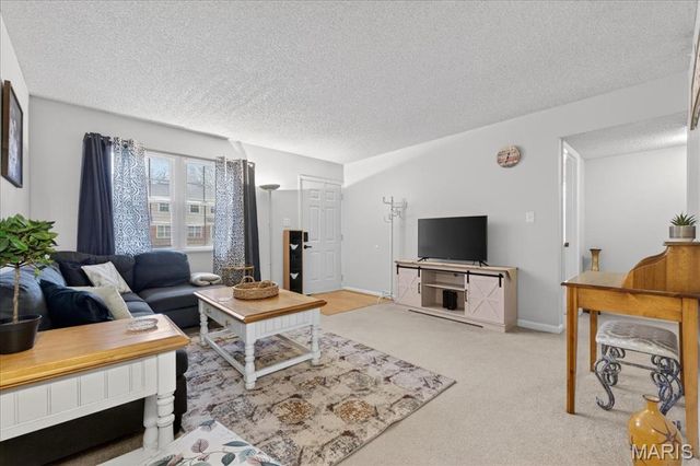 1518 Swallow Drive, St Louis, MO 63144