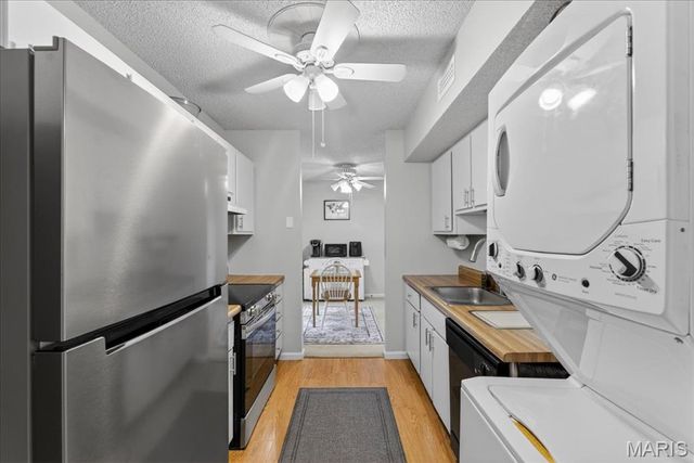 1518 Swallow Drive, St Louis, MO 63144