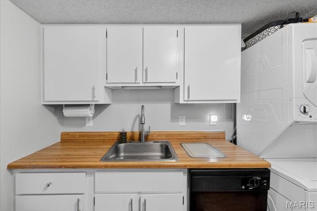 1518 Swallow Drive, St Louis, MO 63144