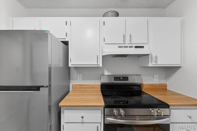 1518 Swallow Drive, St Louis, MO 63144