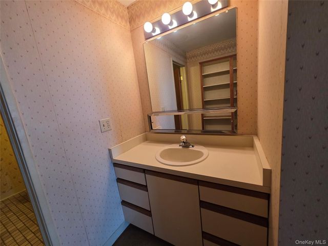 2 Park Place B1B, Newburgh, NY 12550