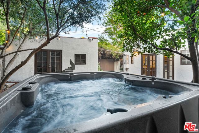 8625 Rugby Drive, West Hollywood, CA 90069