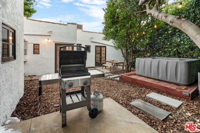 8625 Rugby Drive, West Hollywood, CA 90069