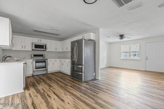 11073 V C JOHNSON Road, Jacksonville, FL 32218