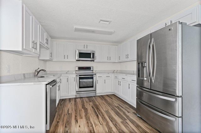 11073 V C JOHNSON Road, Jacksonville, FL 32218
