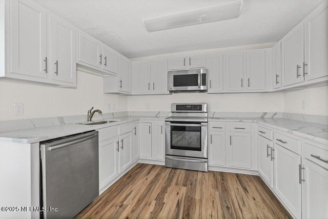 11073 V C JOHNSON Road, Jacksonville, FL 32218