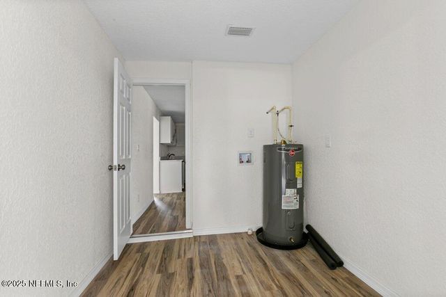 11073 V C JOHNSON Road, Jacksonville, FL 32218