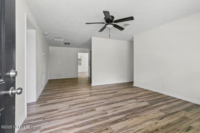 11073 V C JOHNSON Road, Jacksonville, FL 32218