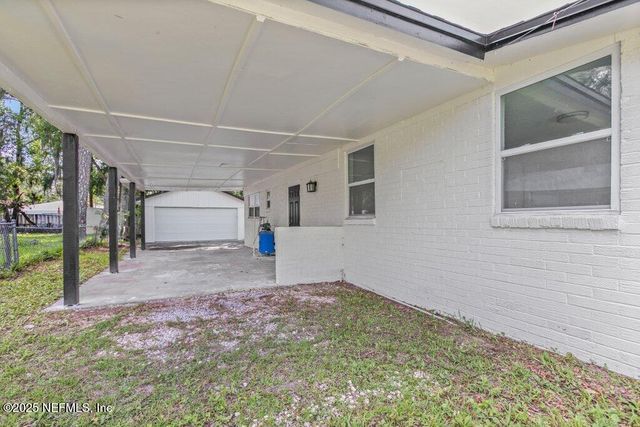 11073 V C JOHNSON Road, Jacksonville, FL 32218