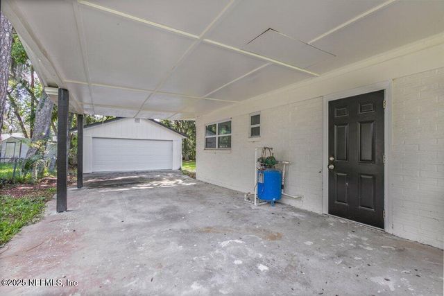 11073 V C JOHNSON Road, Jacksonville, FL 32218