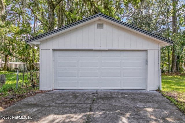 11073 V C JOHNSON Road, Jacksonville, FL 32218