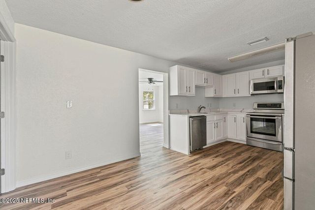 11073 V C JOHNSON Road, Jacksonville, FL 32218