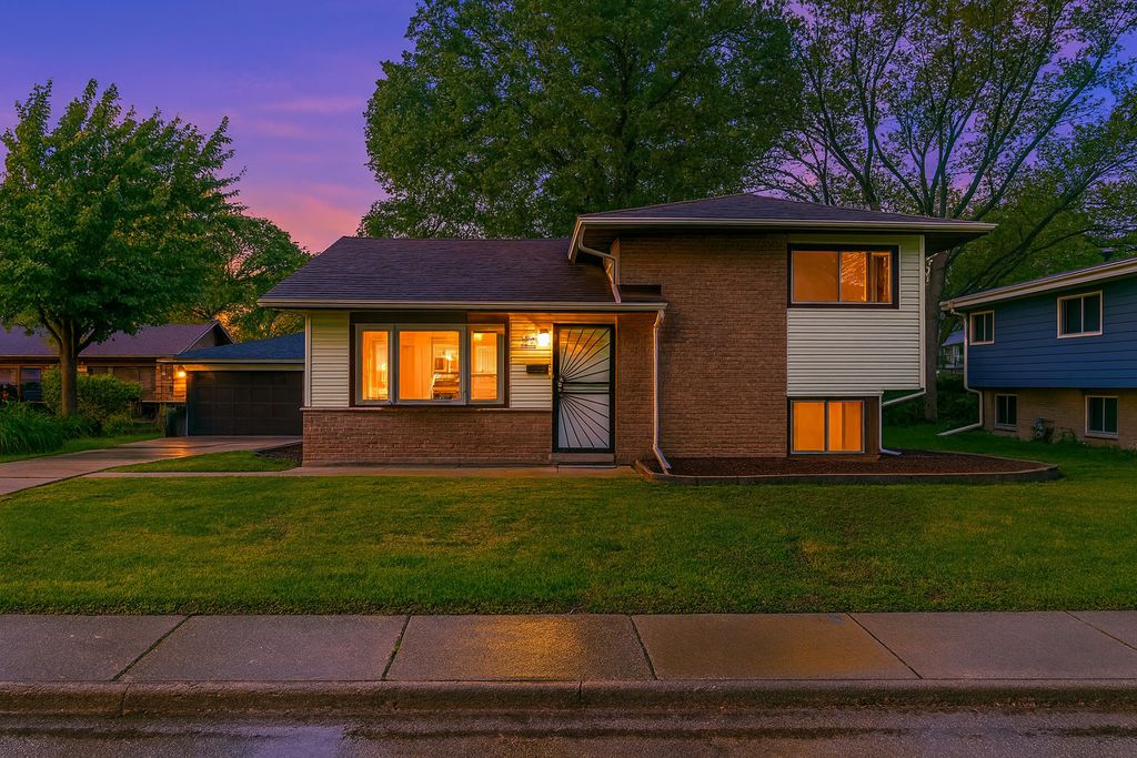 111 Algonquin Street, Park Forest, IL 60466