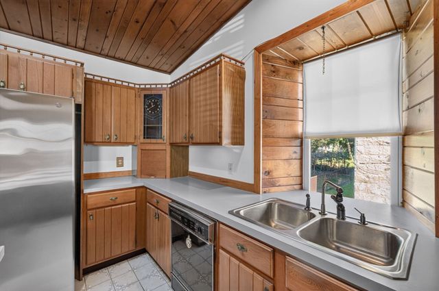 1478 Locust St, Fall River, MA 02723