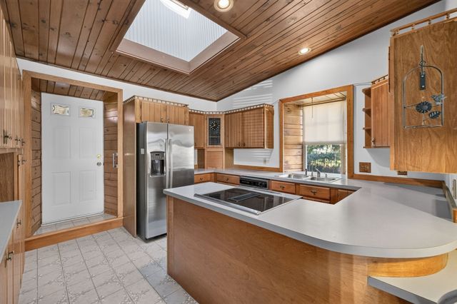 1478 Locust St, Fall River, MA 02723