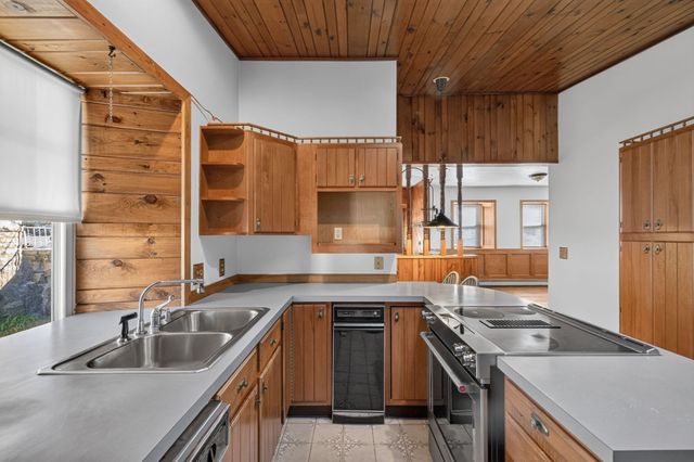 1478 Locust St, Fall River, MA 02723