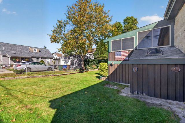 1478 Locust St, Fall River, MA 02723