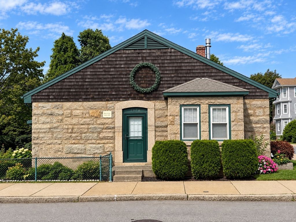 1478 Locust St, Fall River, MA 02723