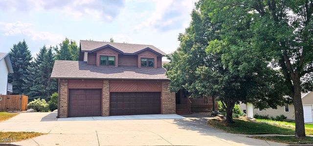 519 Buckskin Avenue, Bismarck, ND 58503 property photo