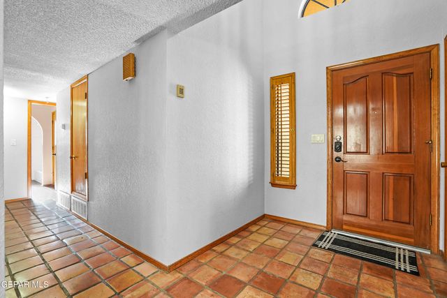 822 VIA DESCANSO Drive, El Paso, TX 79912