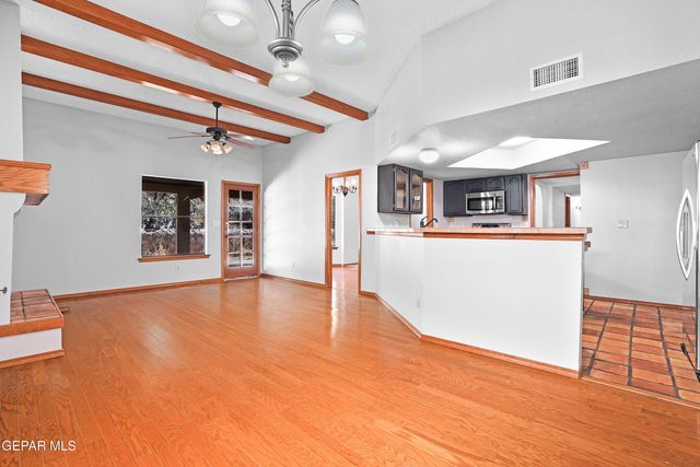 822 VIA DESCANSO Drive, El Paso, TX 79912