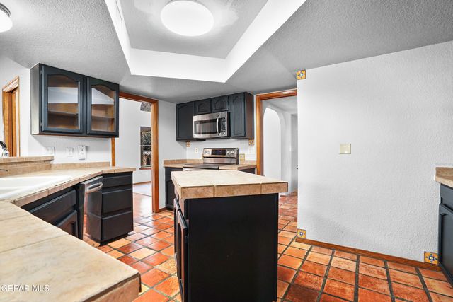 822 VIA DESCANSO Drive, El Paso, TX 79912