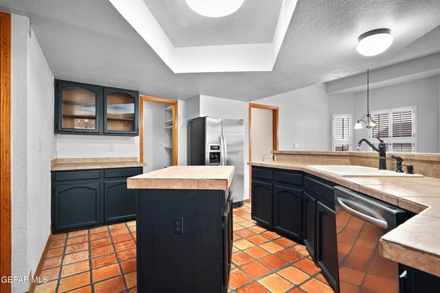 822 VIA DESCANSO Drive, El Paso, TX 79912