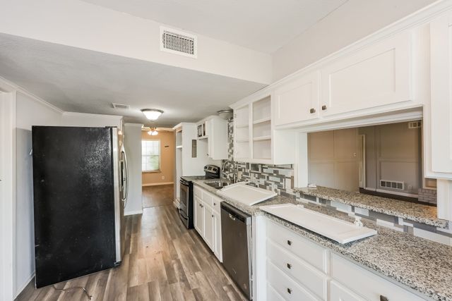7367 Greenacres Drive, Fort Worth, TX 76112