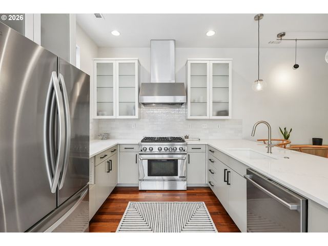 2132 Nw 16TH Ave, Portland, OR 97209
