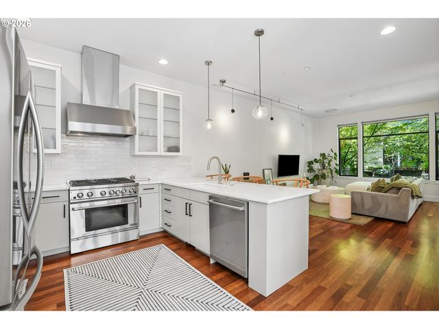 2132 Nw 16TH Ave, Portland, OR 97209
