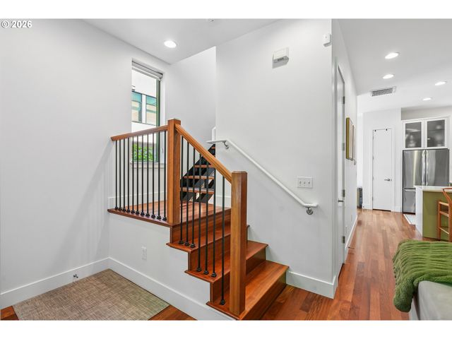 2132 Nw 16TH Ave, Portland, OR 97209