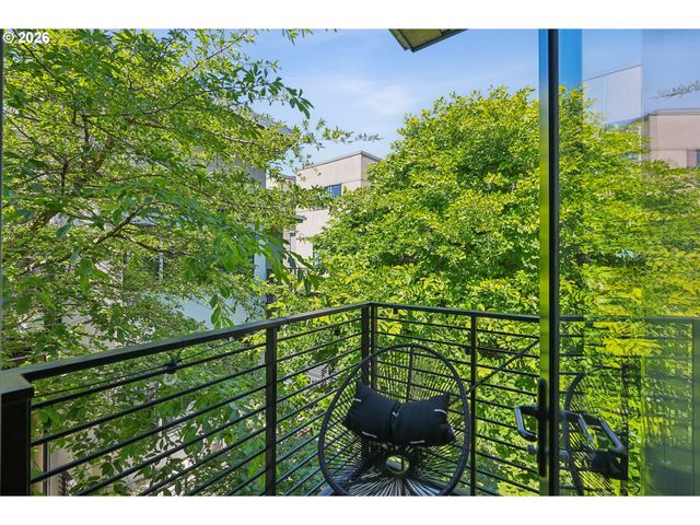 2132 Nw 16TH Ave, Portland, OR 97209