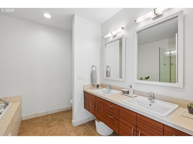 2132 Nw 16TH Ave, Portland, OR 97209