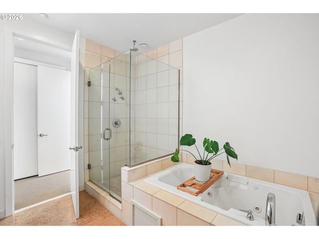 2132 Nw 16TH Ave, Portland, OR 97209