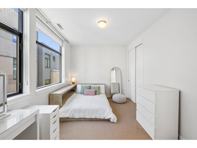 2132 Nw 16TH Ave, Portland, OR 97209
