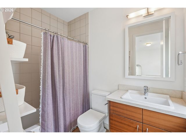 2132 Nw 16TH Ave, Portland, OR 97209