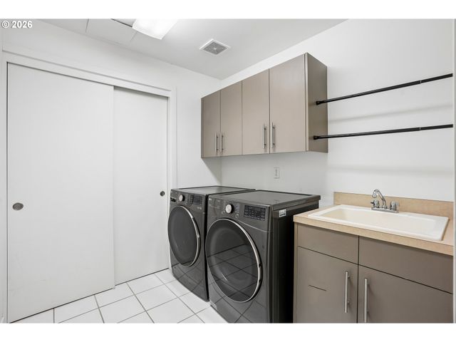 2132 Nw 16TH Ave, Portland, OR 97209